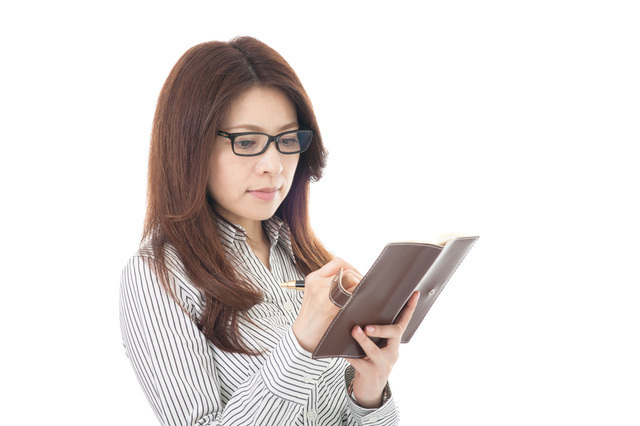 メモを取る女性,小学校,入学準備,