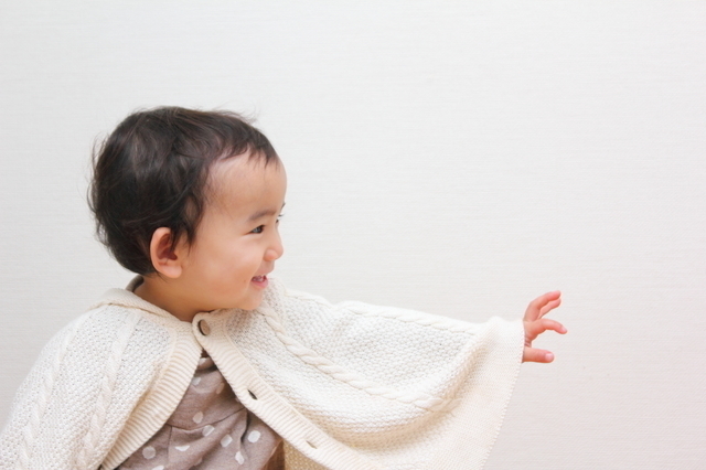 ベビーポンチョを着た赤ちゃん,赤ちゃん,ポンチョ,