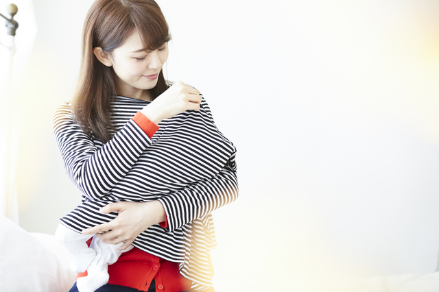 授乳をするママ,授乳室,