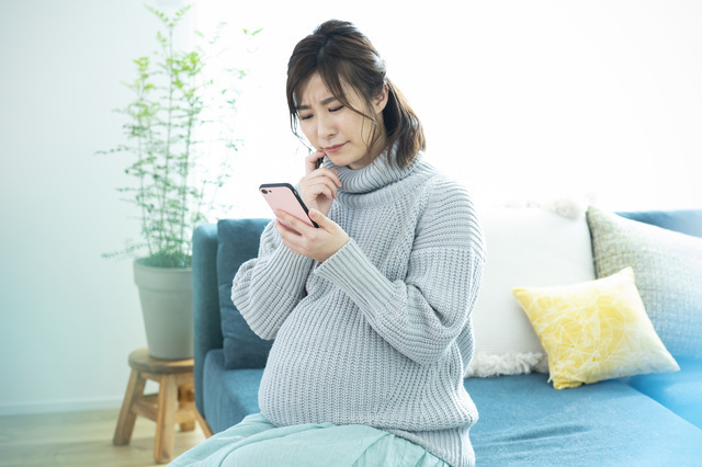 悩むプレママ,プレママ,プレパパ,妊娠初期