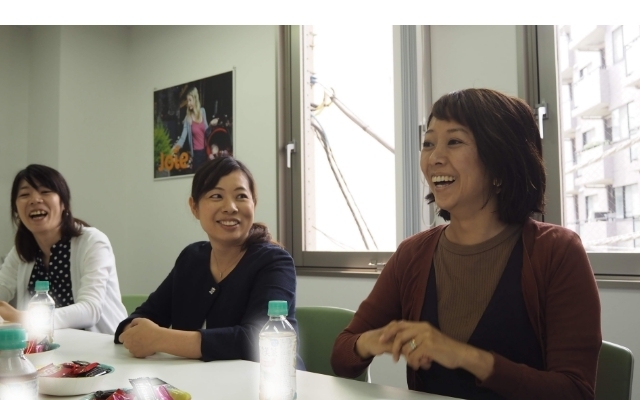 ベビー布団の必要性を話すママたち,ベビー布団,