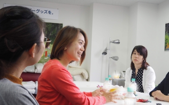 ベビー布団について話すママたち,ベビー布団,