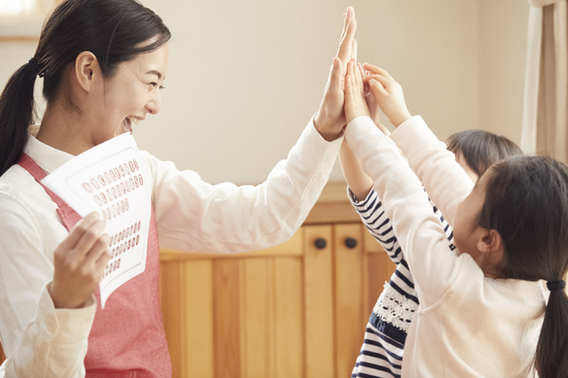 習い事をする子ども,幼児,習い事,