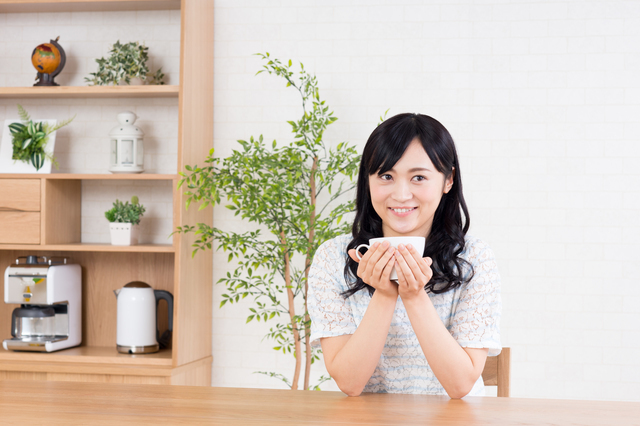 女性お茶室内,妊娠,病院,初診