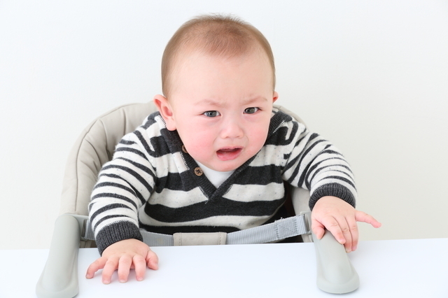 ベルトが窮屈でないかを確認,座らない,赤ちゃん,