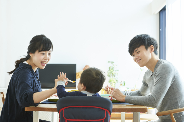 大人も一緒に座る,座らない,赤ちゃん,