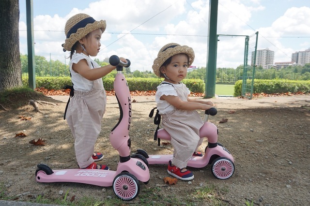 双子ちゃん乗り物,キックボード,キックスケーター,キッズスクーター
