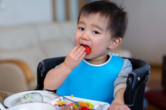 自分でご飯を食べる赤ちゃん,ベビー食器,おすすめ,