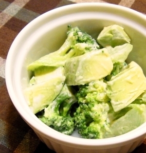 アボカドとブロッコリーのサラダ,離乳食,アボカド,