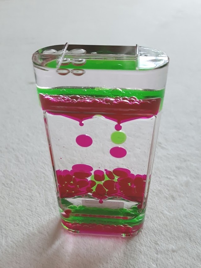 オイルモーション セリア,100均,おもちゃ,赤ちゃん