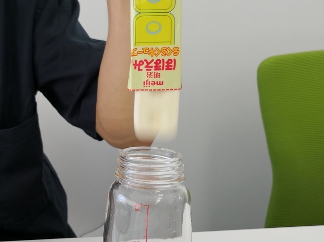 ピローから飛び出すキューブ,ミルク,授乳,