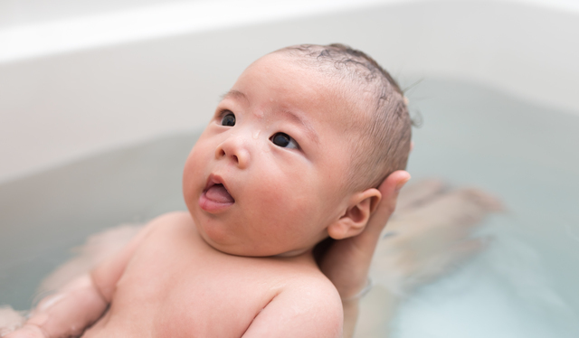 お風呂に入る赤ちゃん,赤ちゃん,入浴剤,