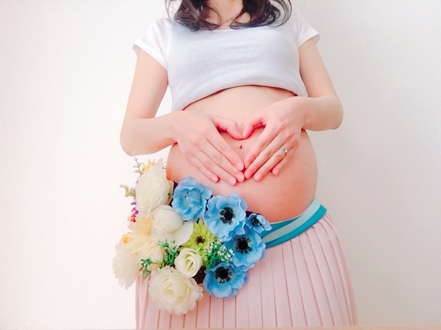 サッシュベルトをお腹に巻いて,マタニティフォト,小物,