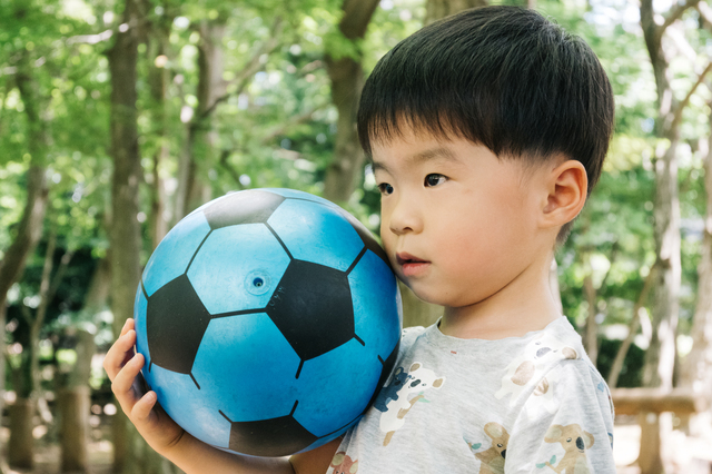 もみあげを刈り上げた短髪ヘア,子ども,髪,セルフカット