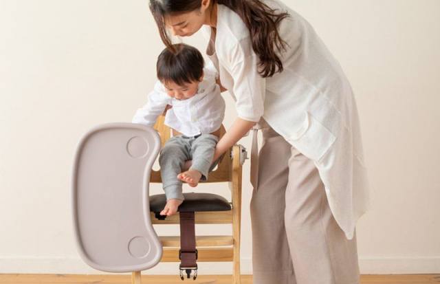 赤ちゃんを座らせる,離乳食,チェア,