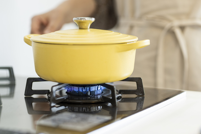 鍋で調理中,離乳食,取り分け,