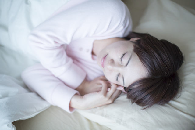 眠っている女性,産後,恥骨痛,