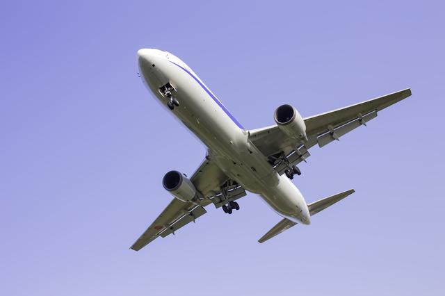 空を飛ぶ飛行機,滲出性中耳炎,子供,