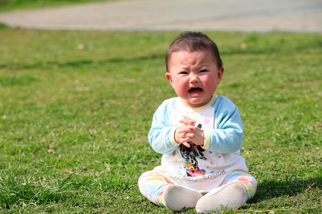 泣いている赤ちゃん,赤ちゃん,離乳食,便秘