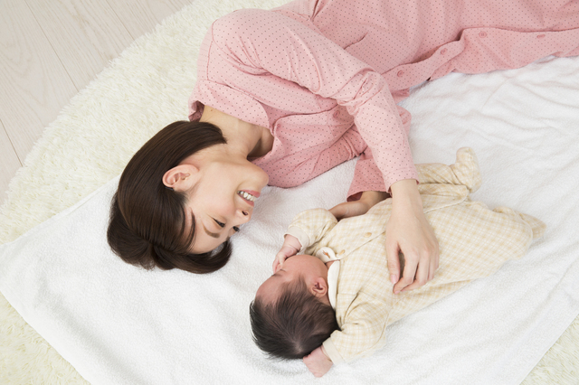 赤ちゃんと一緒に寝るママ,出産後,セックス,