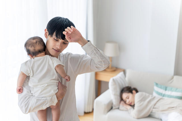 赤ちゃんのお世話をするパパ,パパ,子育て,知っておいてほしい