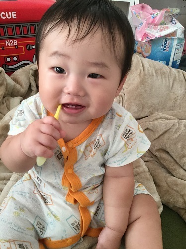 クリニカキッズハブラシで歯を磨く赤ちゃん,コズレ,プレゼント,当選