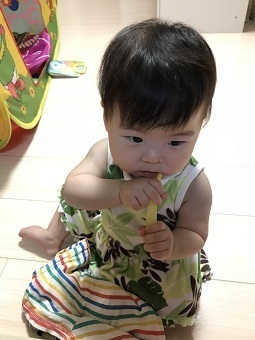 赤ちゃんがクリニカkid's歯ブラシを口に入れているところ,コズレ,プレゼント,当選