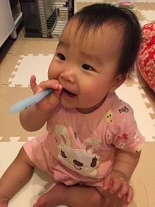 赤ちゃんがクリニカKid'sで歯を磨いるている画像,コズレ,プレゼント,当選