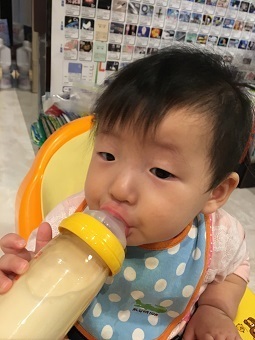 明治ほほえみ らくらくキューブを飲む赤ちゃん,コズレ,プレゼント,当選