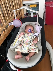 バウンサーで遊ぶ赤ちゃん,コズレ,プレゼント,当選