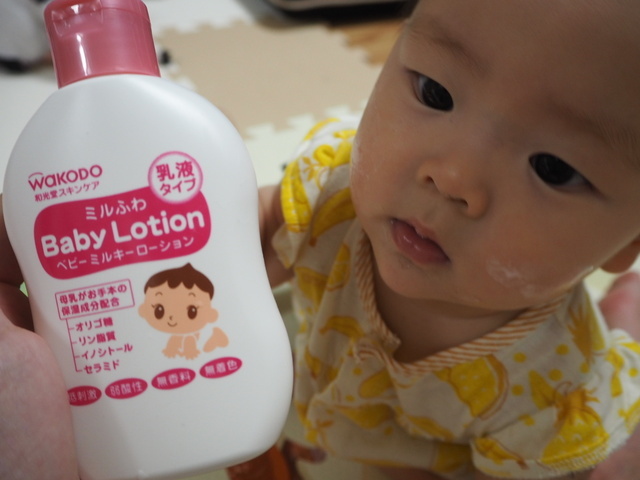 和光堂ミルふわローションを顔につけた赤ちゃん,コズレ,プレゼント,当選