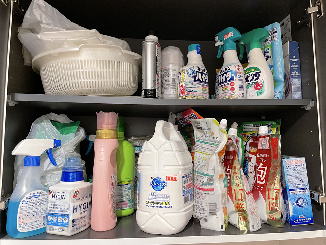 棚の中の洗剤,整理,収納,洗面所