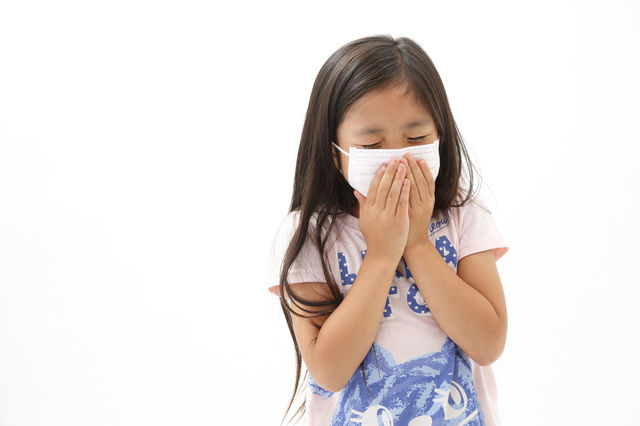 マスクをつける女の子,手作り,マスク,