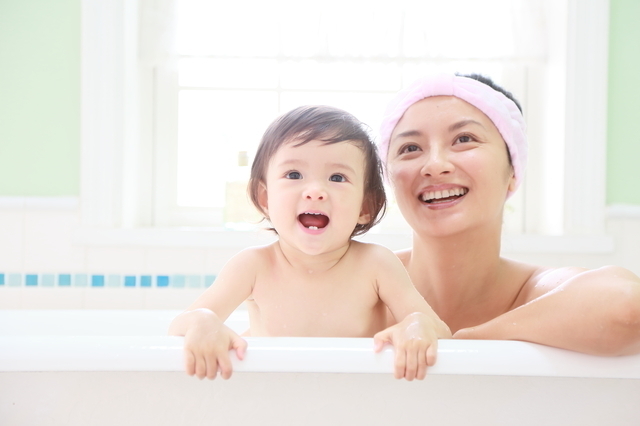 お風呂に入る親子,赤ちゃん,ベビーオイル,おすすめ