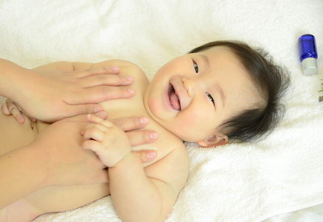 ベビーオイルでマッサージ,赤ちゃん,ベビーオイル,おすすめ