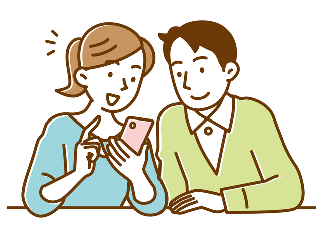 スマホで買い物をする夫婦,Amazon,らくらくベビー,