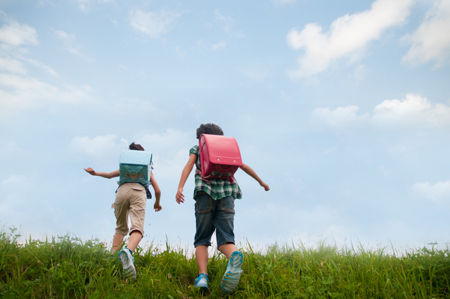 走る小学生,おめでた,退職,給付金