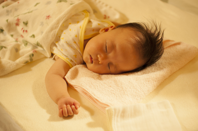 眠る赤ちゃん,熱中症,赤ちゃん,