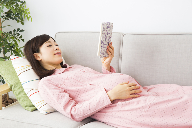 リラックスする妊婦,妊娠,9週,症状