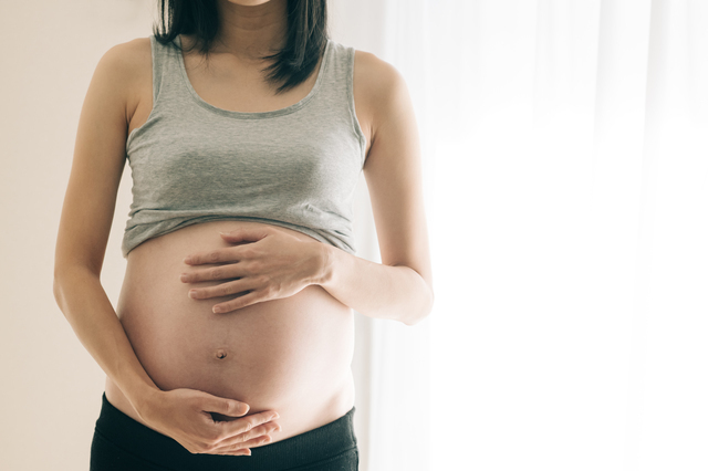 妊娠後期の妊婦さん,マタニティ,キャミソール,