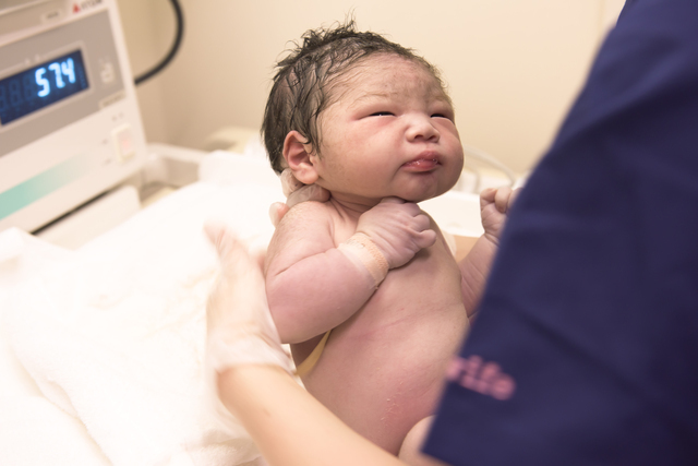 産まれたての赤ちゃん,出産,呼吸法,