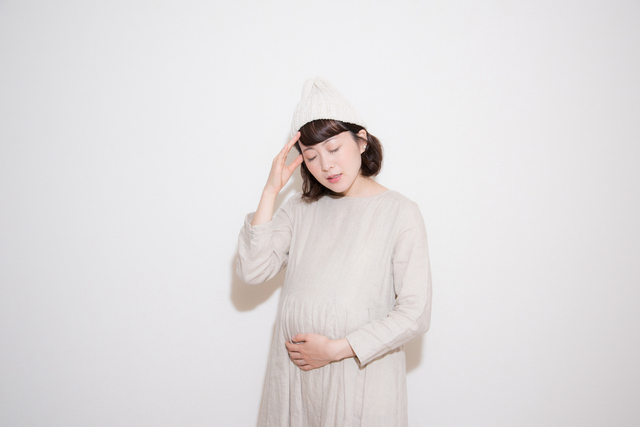 体調不良の妊婦さんイメージ,妊娠中,病気,