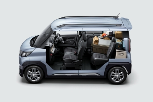 荷物が載っている車の中の様子,子育て,車,三菱自動車