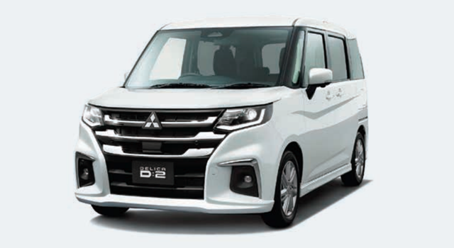 斜め前から見た白い車,子育て,車,三菱自動車