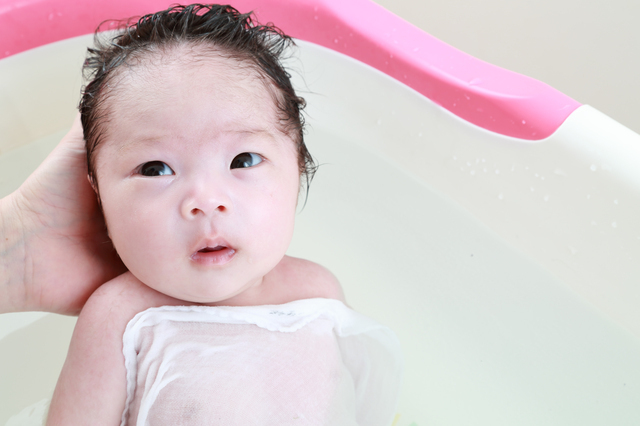 赤ちゃん沐浴,生後0ヶ月,赤ちゃん,