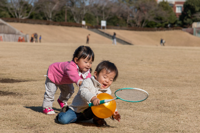 けんかする子ども,子ども,しつけ,叱り方