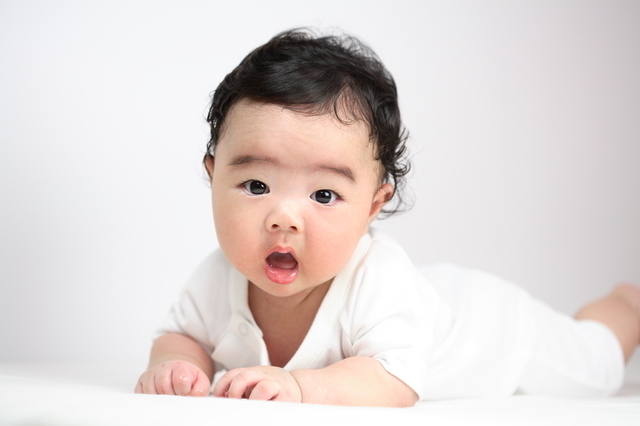 はいはいをする赤ちゃん,生後,10ヶ月,赤ちゃん