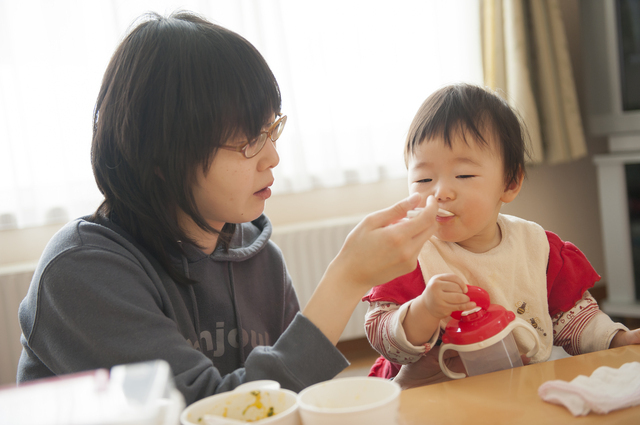 離乳食を食べる赤ちゃん,生後,10ヶ月,赤ちゃん