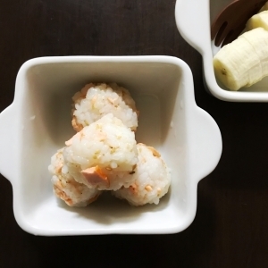 離乳食後期☆鮭とごまの軟飯おにぎり,10ヶ月,離乳食,