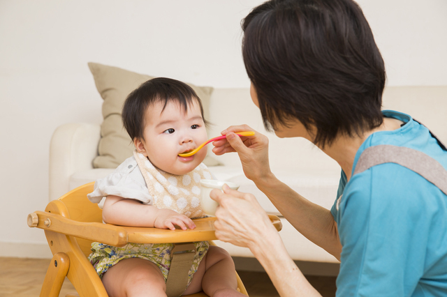 離乳食をあげる,さつまいも,離乳食,後期
